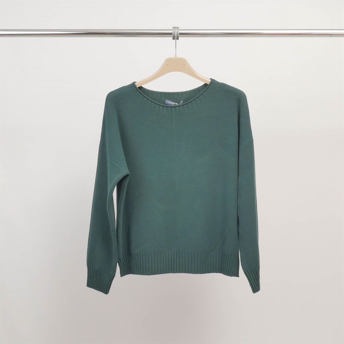 Fine knit crew neck sweater with center seam dsy8677