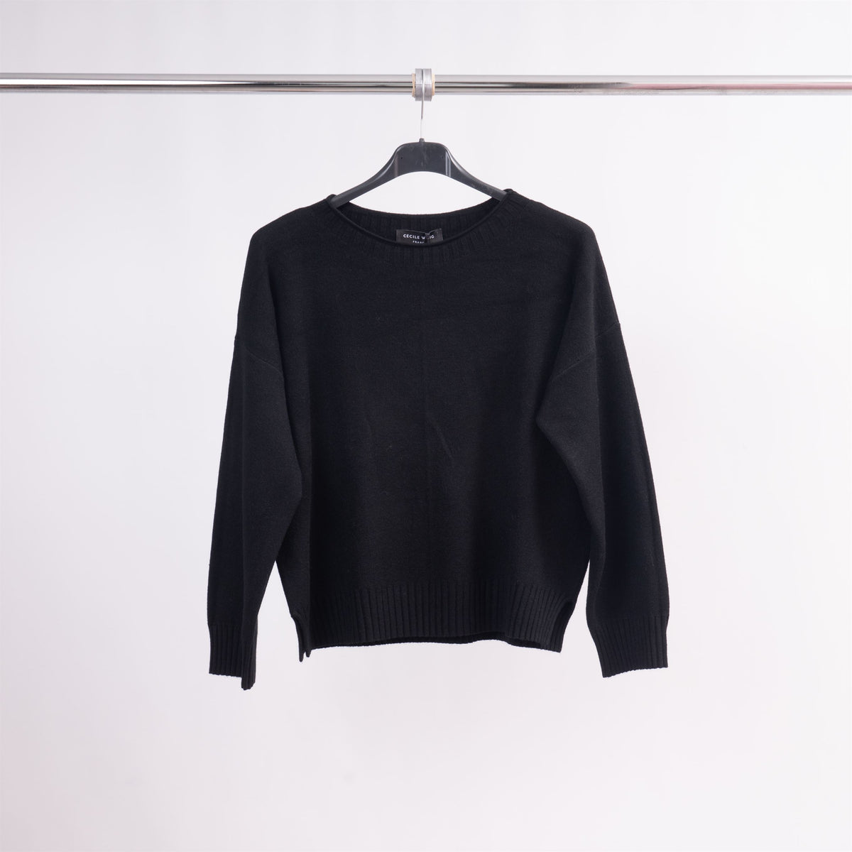 Fine knit crew neck sweater with center seam dsy8677