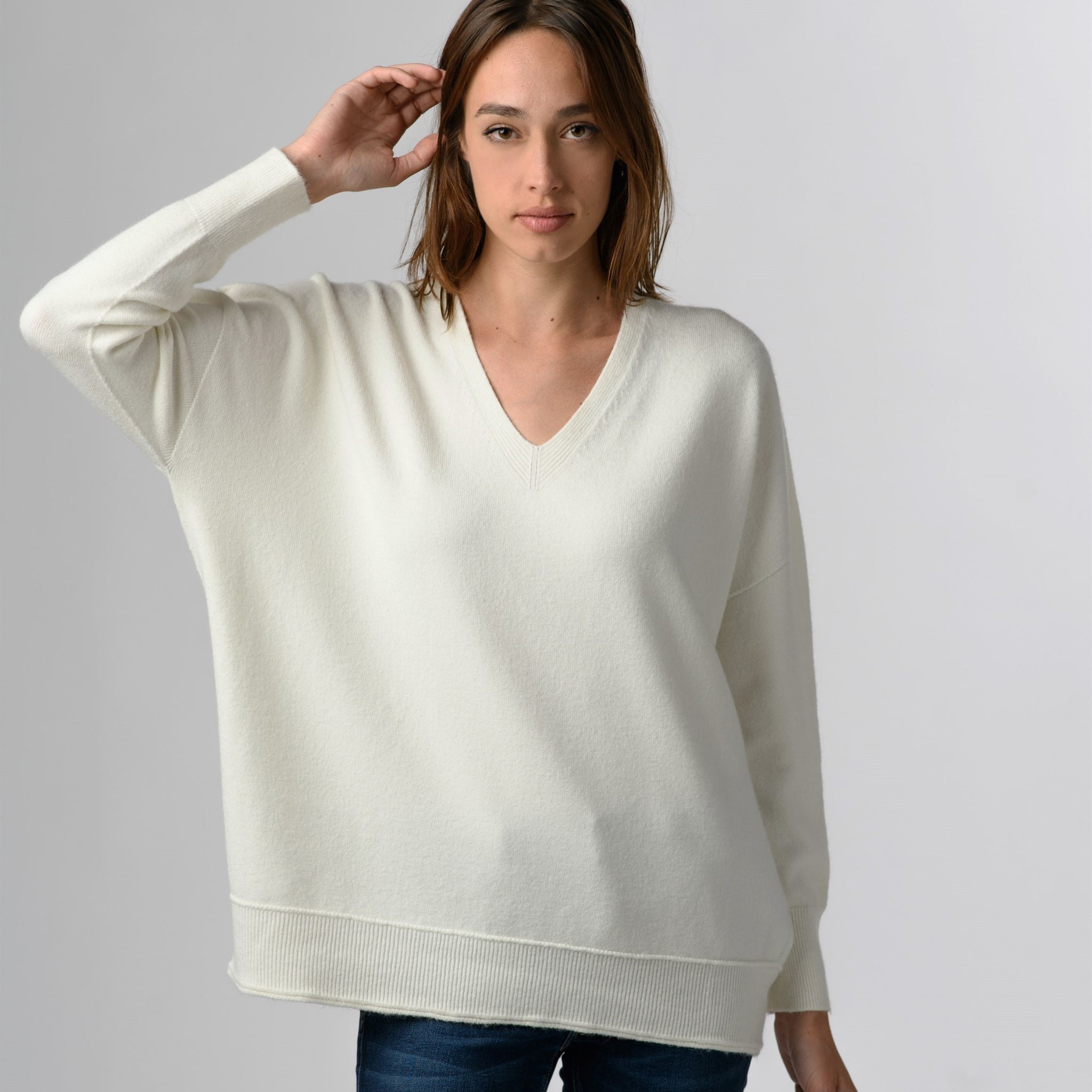 Pull col V ample en maille douce YF56002
