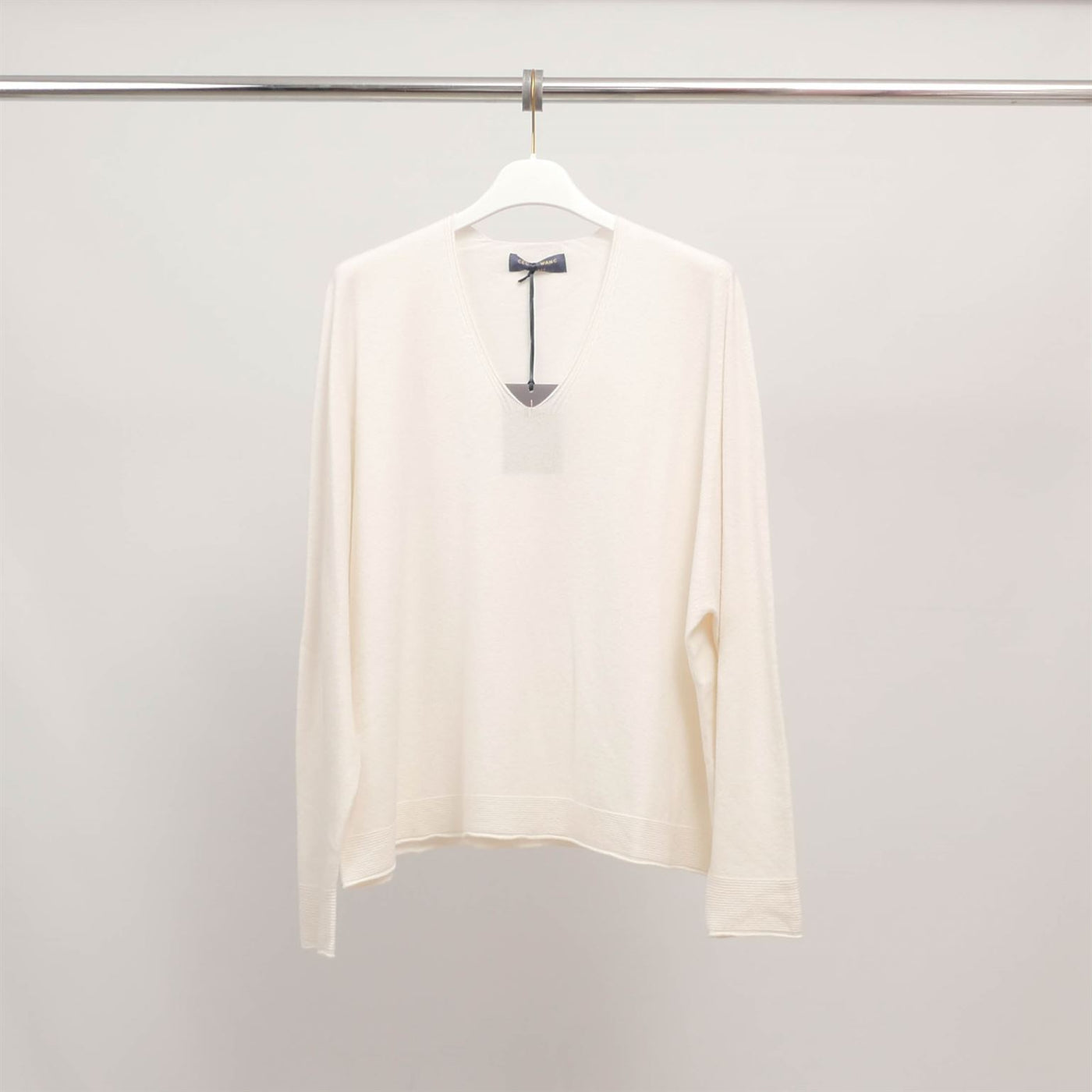 Pull col V doux et fluide YF520908
