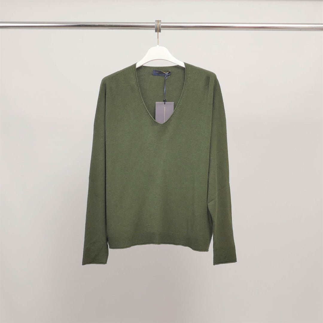 Soft and flowy V-neck sweater YF520908