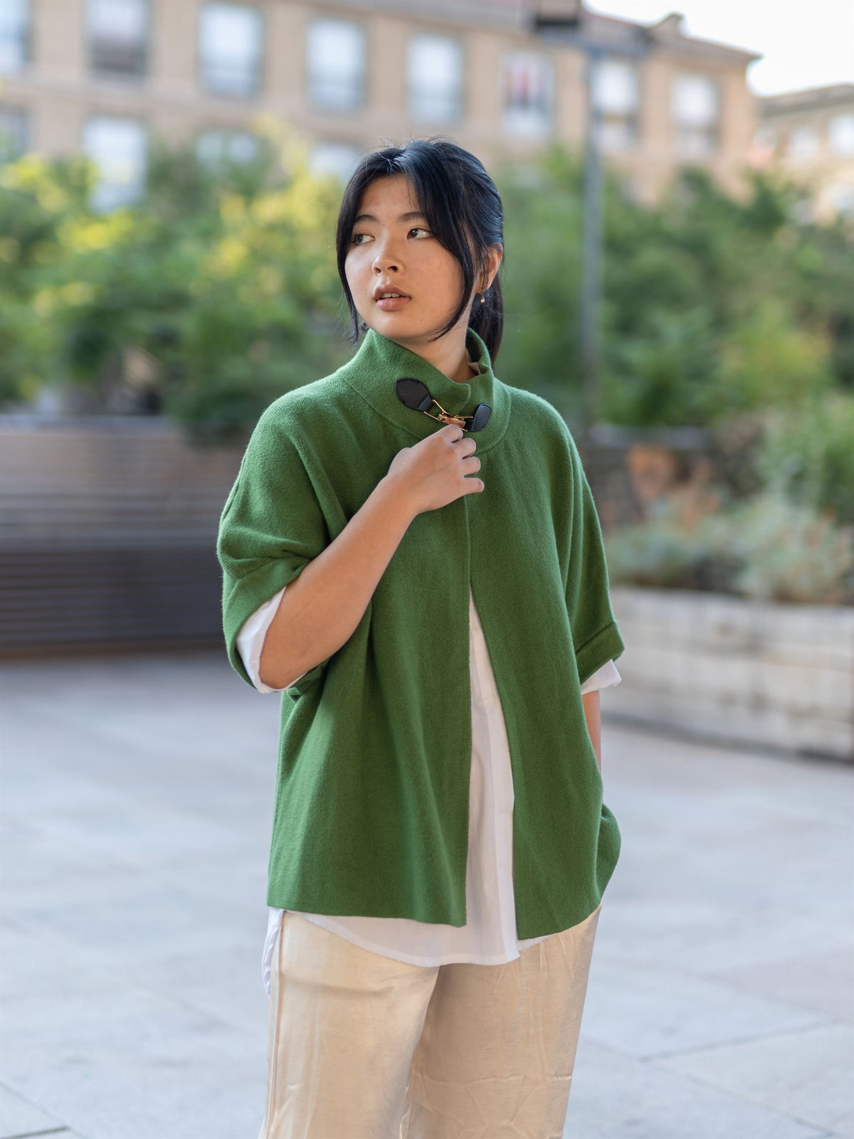 Cardigan col montant avec boucle décorative  hy2394