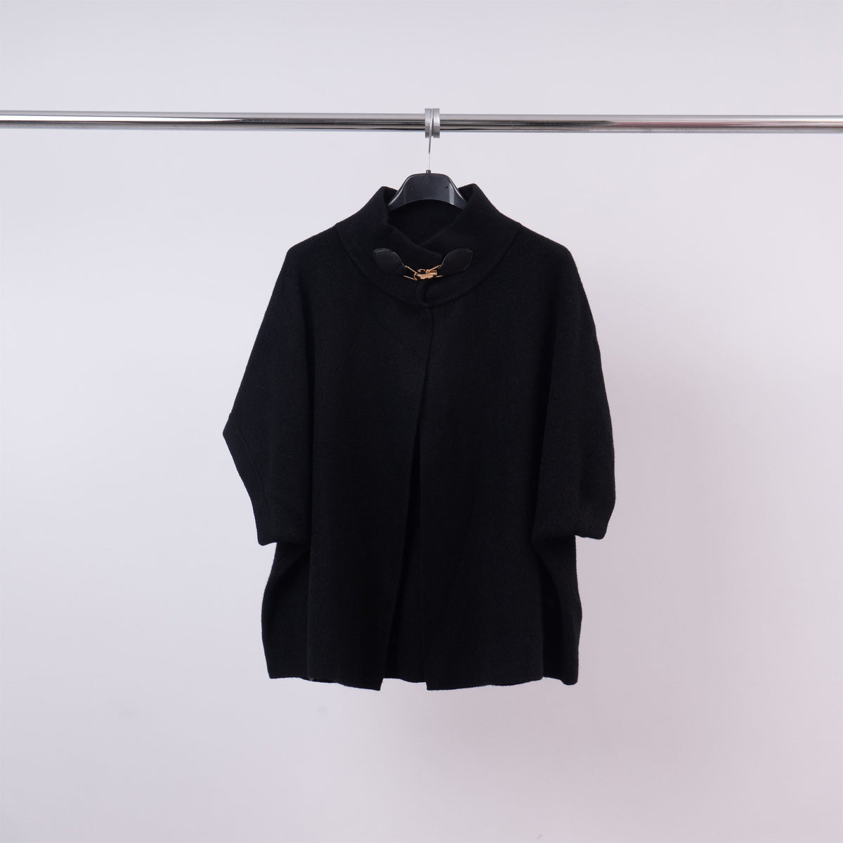 Cardigan col montant avec boucle décorative  hy2394