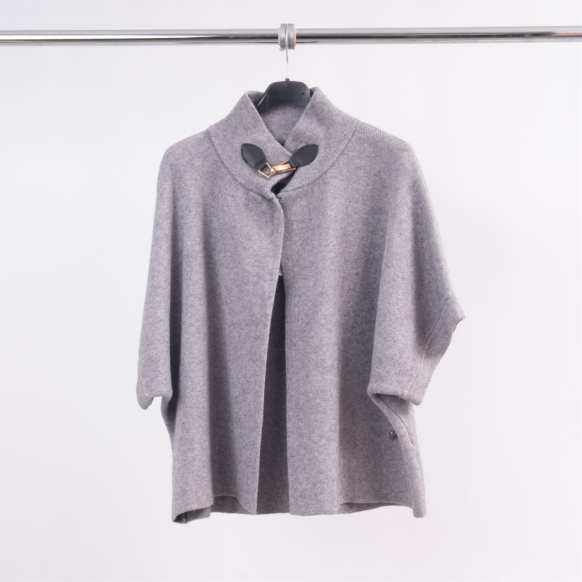 Cardigan col montant avec boucle décorative  hy2394