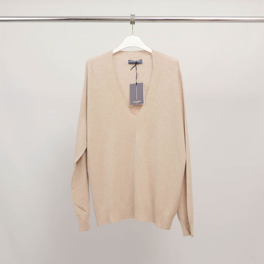 Pull col V droit en maille légère YF32016