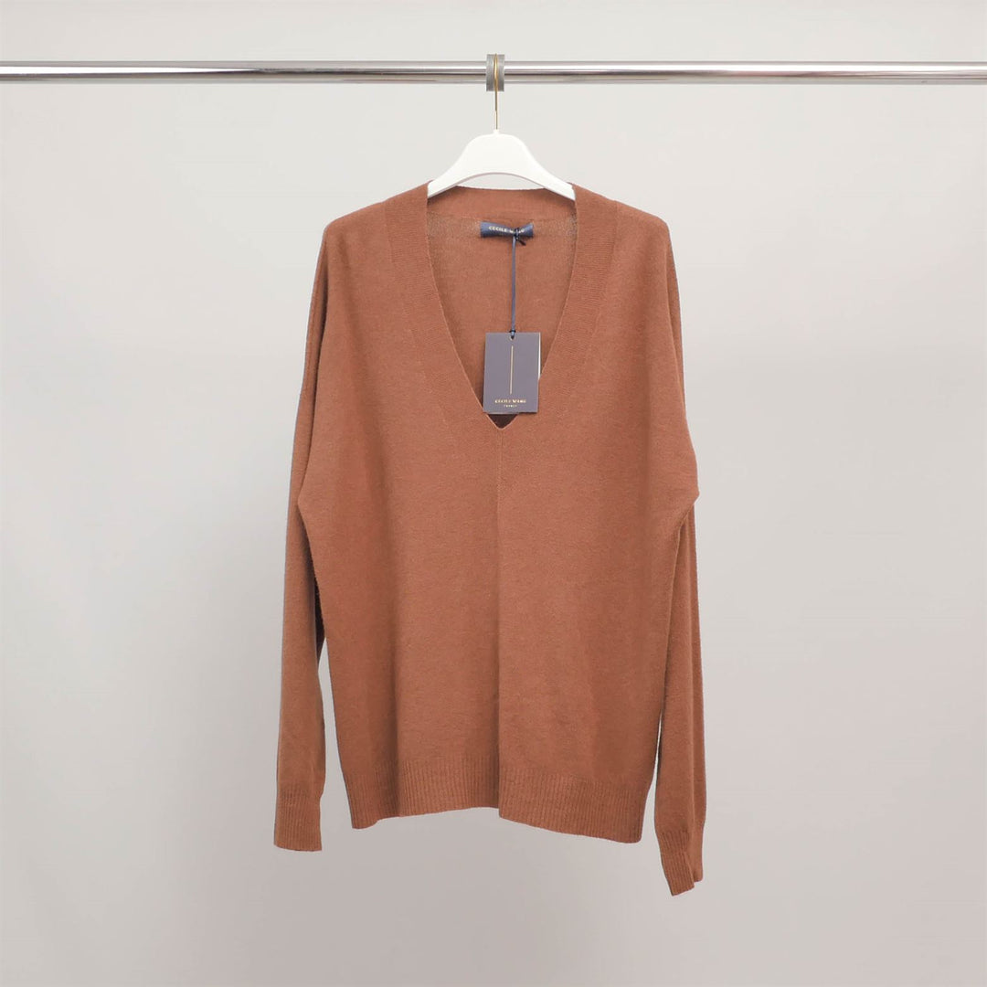 Straight V-neck lightweight knit sweater YF32016