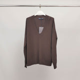 Pull col V droit en maille légère YF32016
