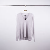 Pull col V droit en maille légère YF32016