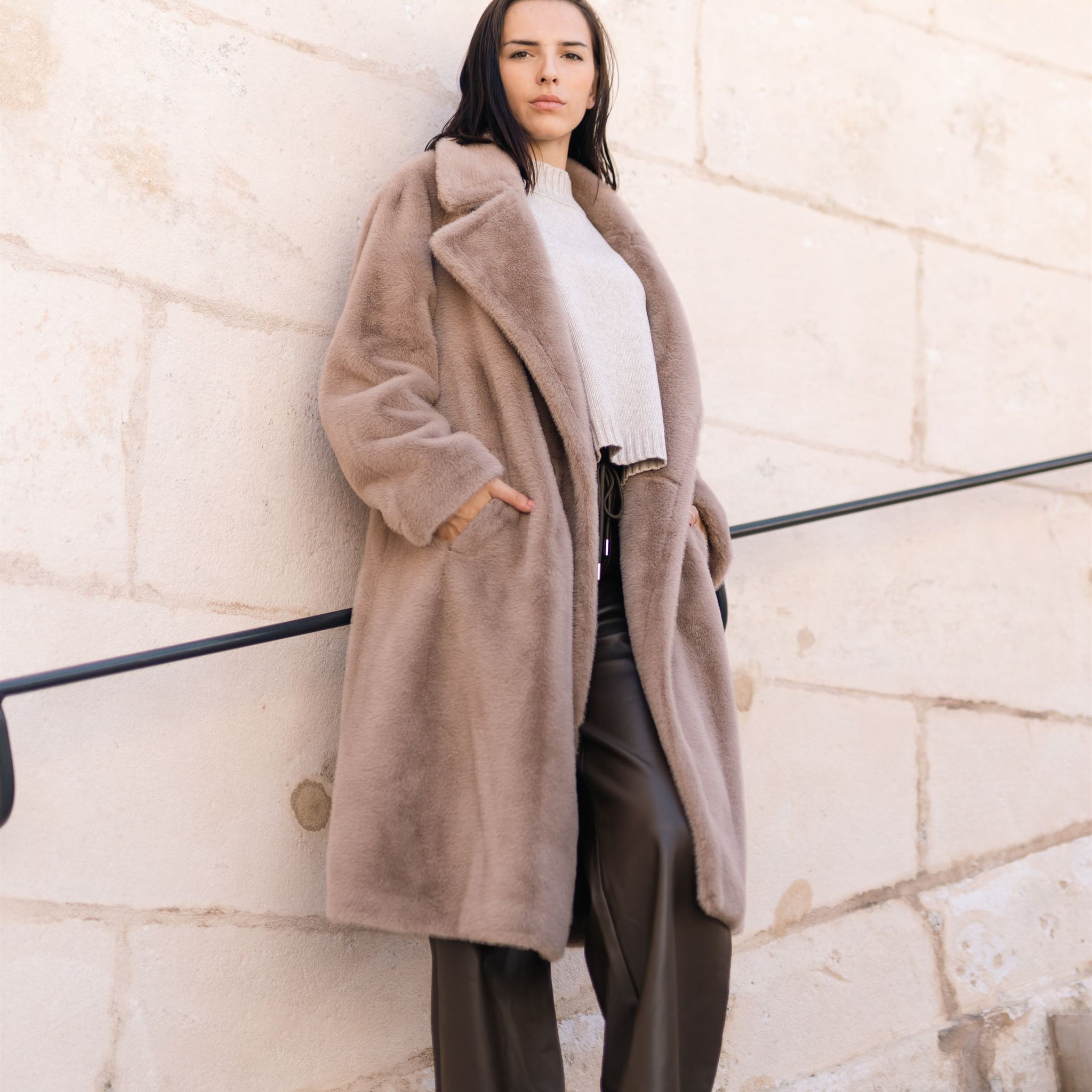Manteau long à revers en fausse fourrure DSY2172