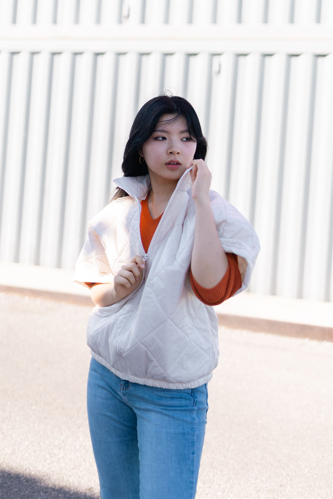 Short-sleeved quilted jacket with stand-up collar MJ85030