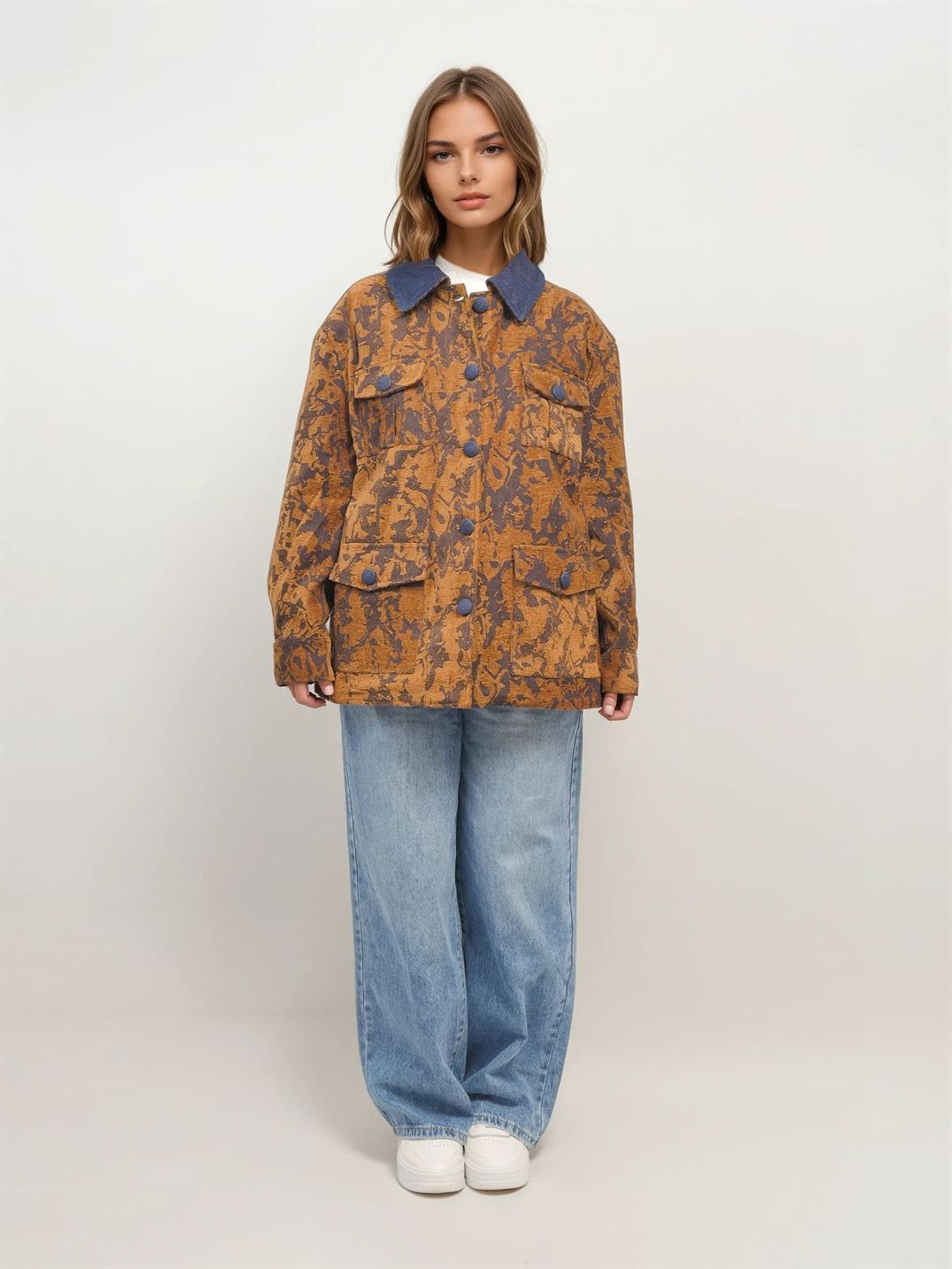 Reversible jacket with contrasting jacquard print collar MJ263668