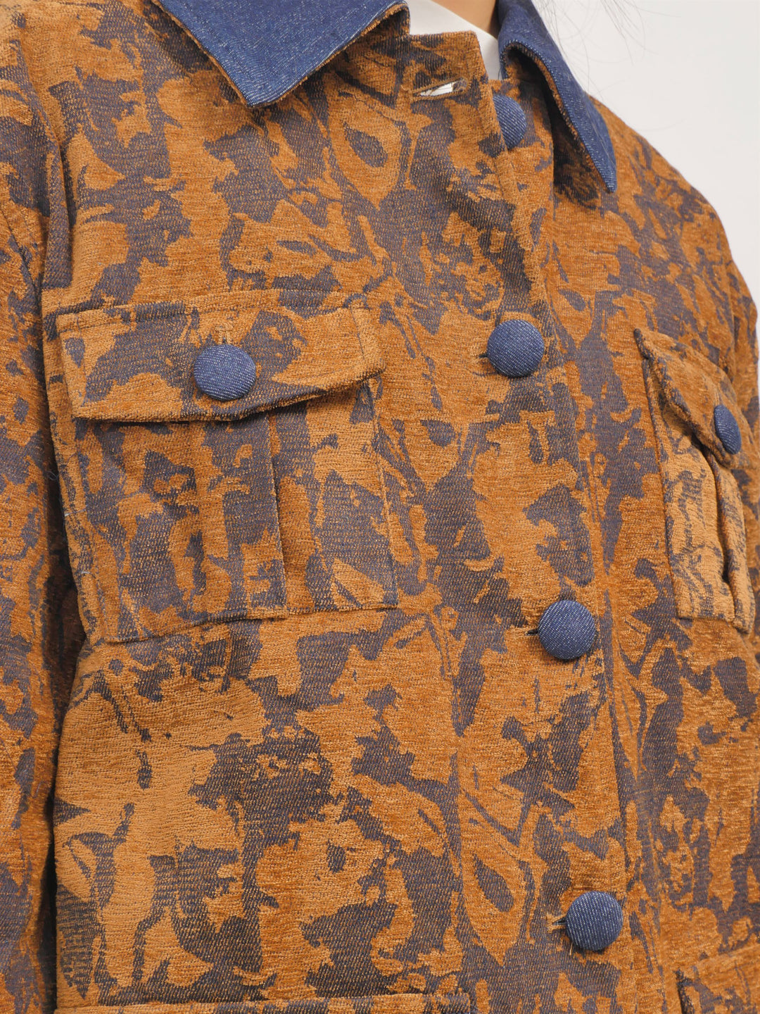 Reversible jacket with contrasting jacquard print collar MJ263668