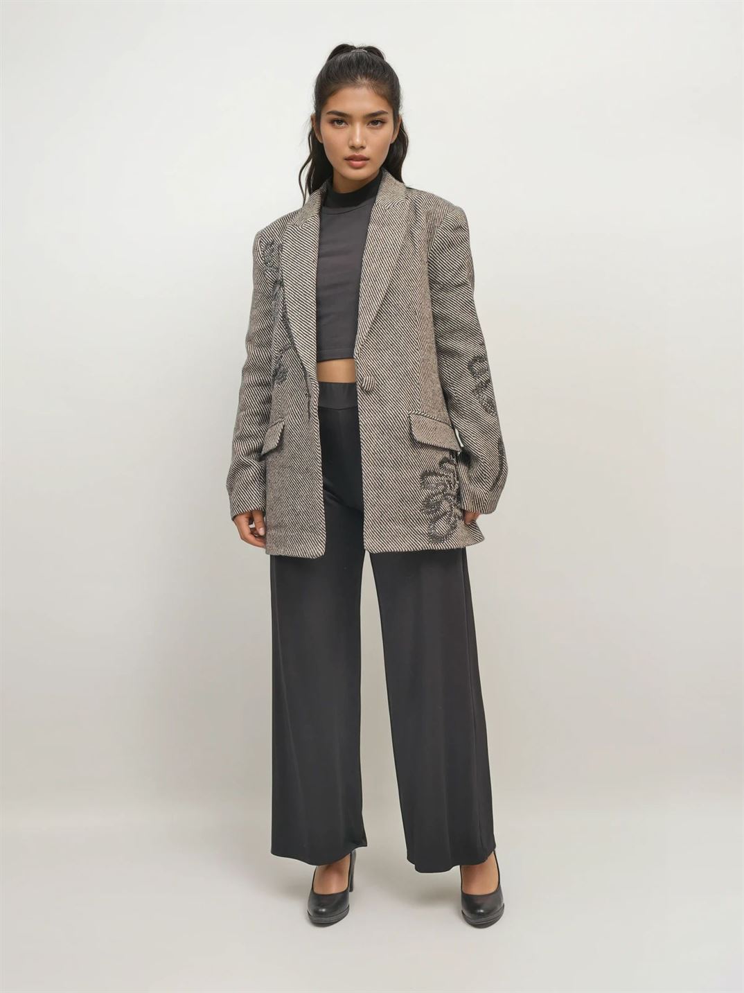 Long wool blazer with embroidered patterns MJ263409