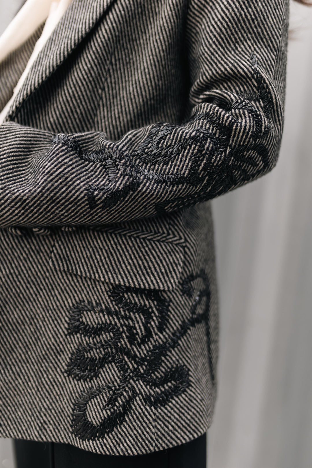 Long wool blazer with embroidered patterns MJ263409