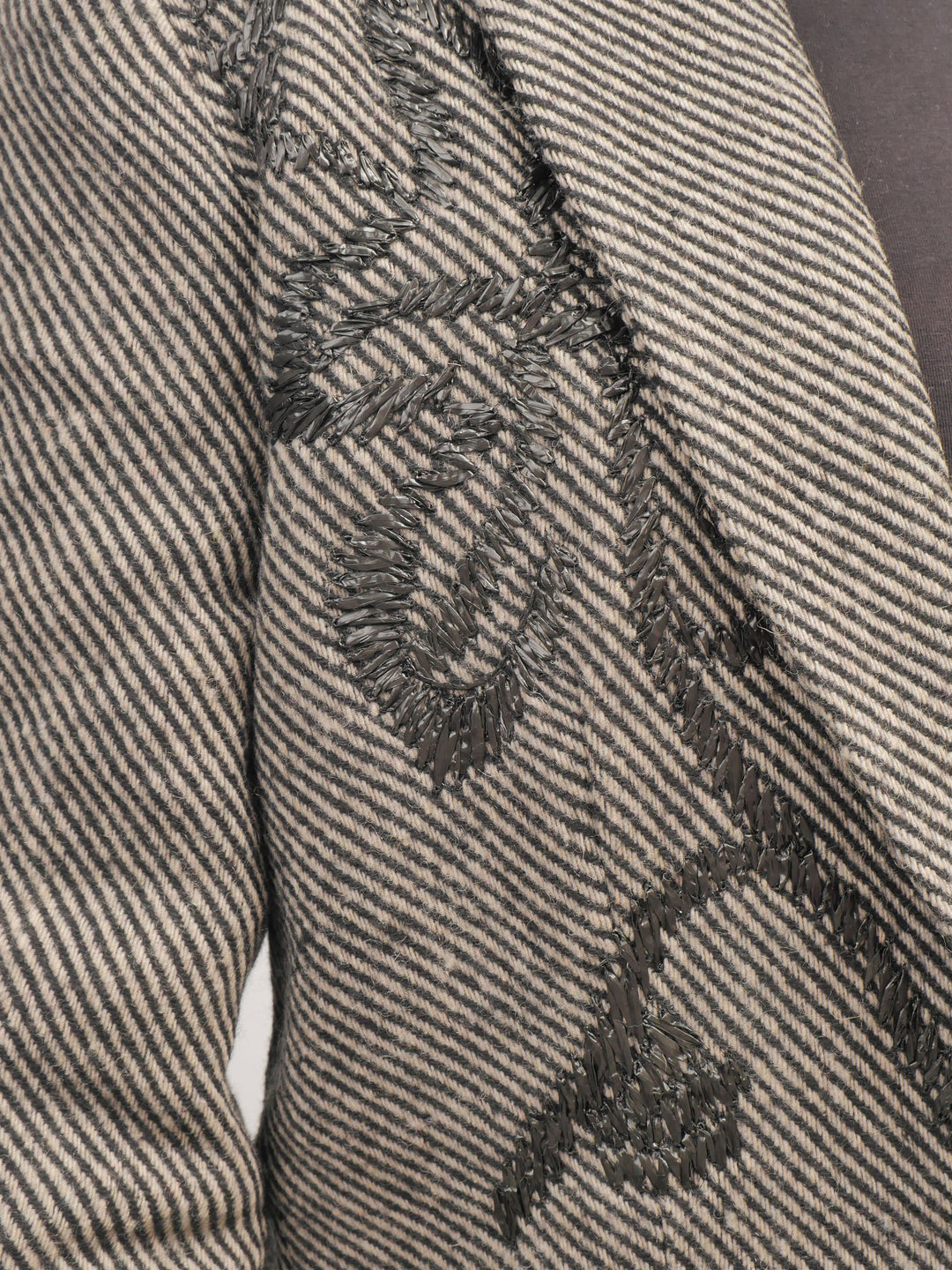 Long wool blazer with embroidered patterns MJ263409