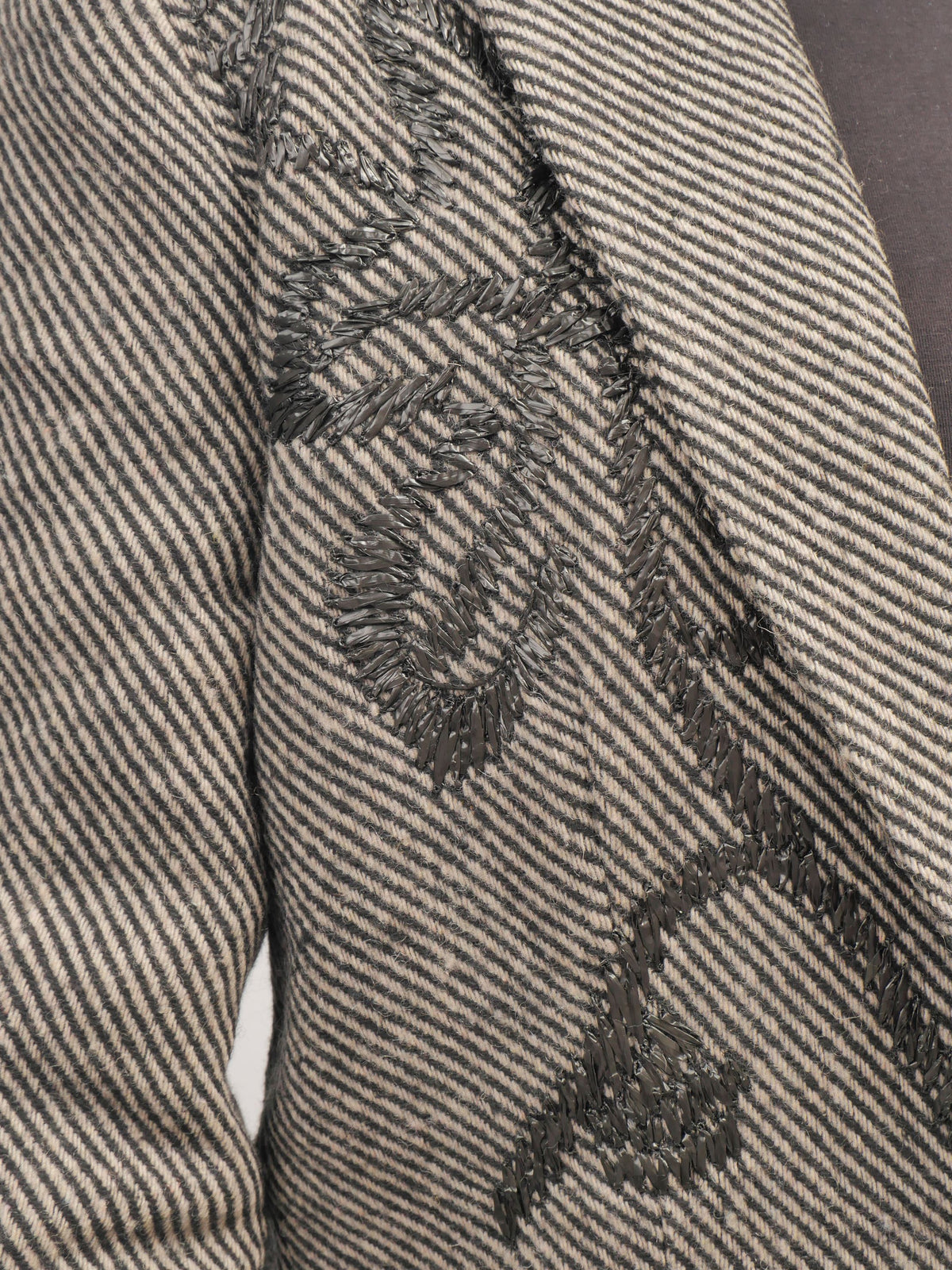 Long wool blazer with embroidered patterns mj263409