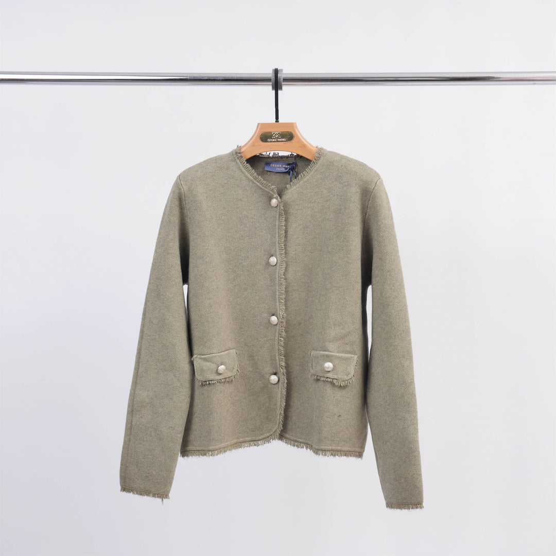Short cardigan with mother-of-pearl buttons and frayed edges HY11057