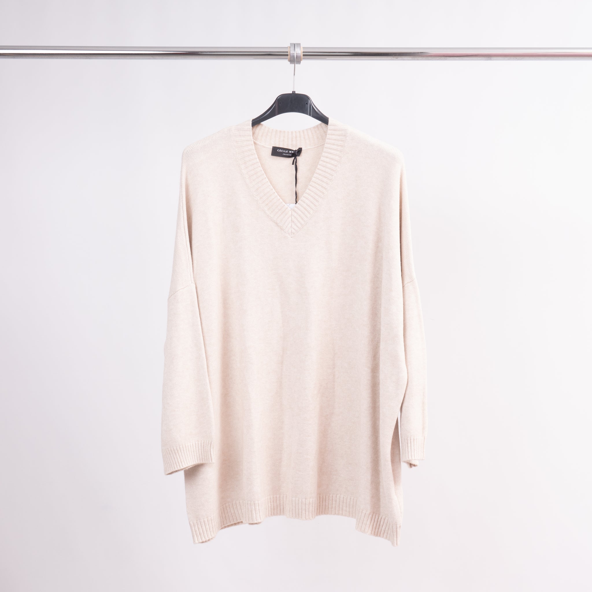 Pull col V ample en maille douce – DSY9073