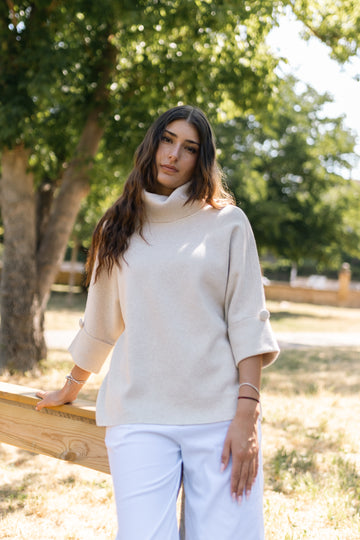 Pull col roulé large manches 3/4 à détails boutonnés – HY25079