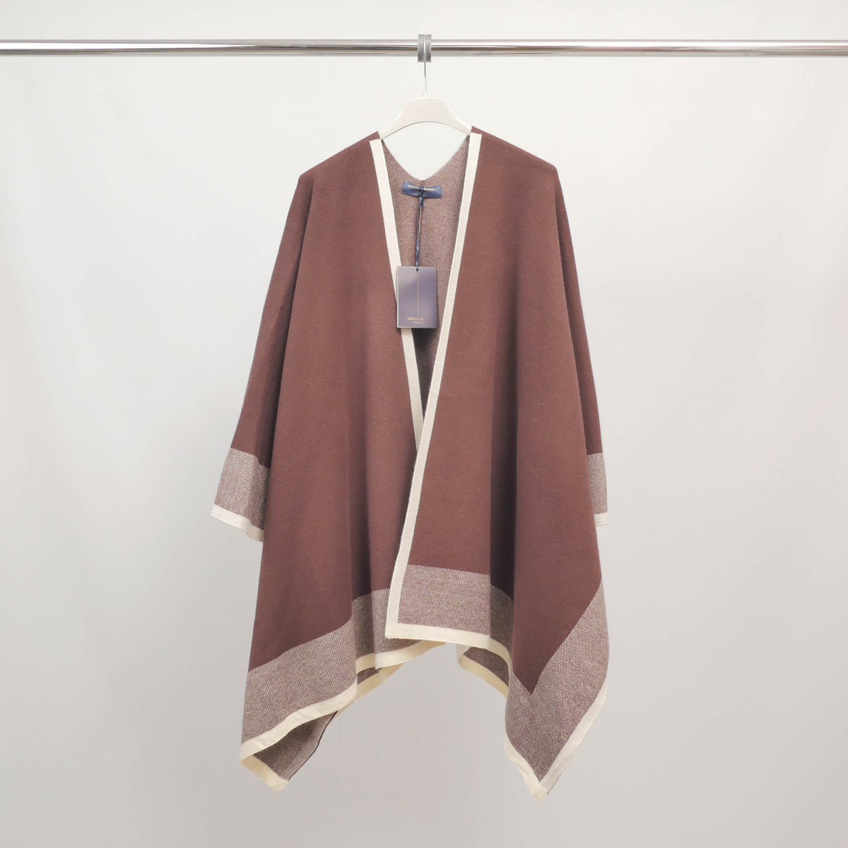 Cape en maille bicolore à bords contrastés – svd6187