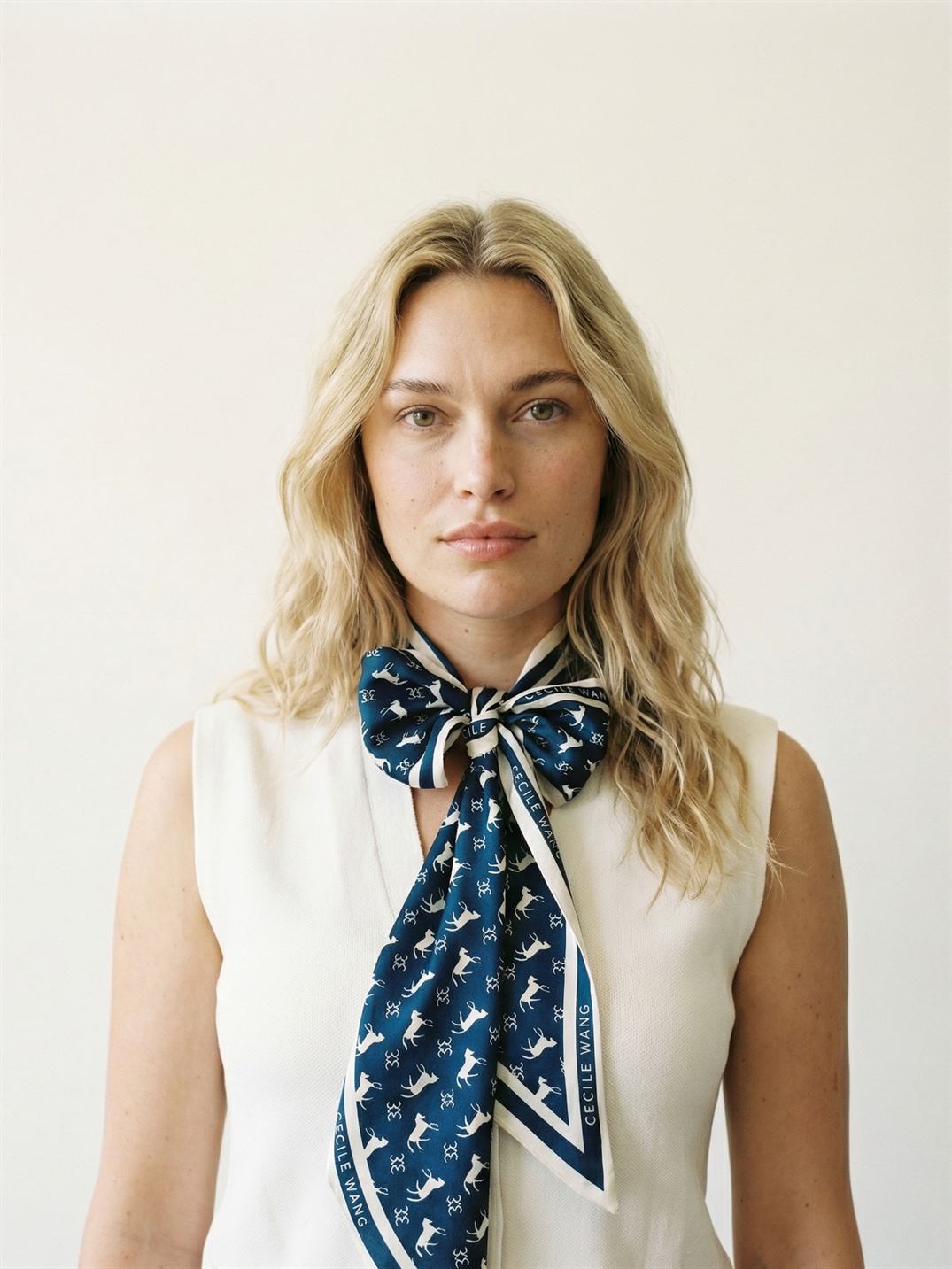 Foulard satiné imprimé graphique fluide KD9925VS-2