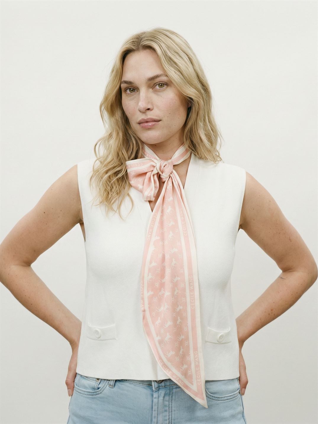 Foulard satiné imprimé graphique fluide KD9925VS-2