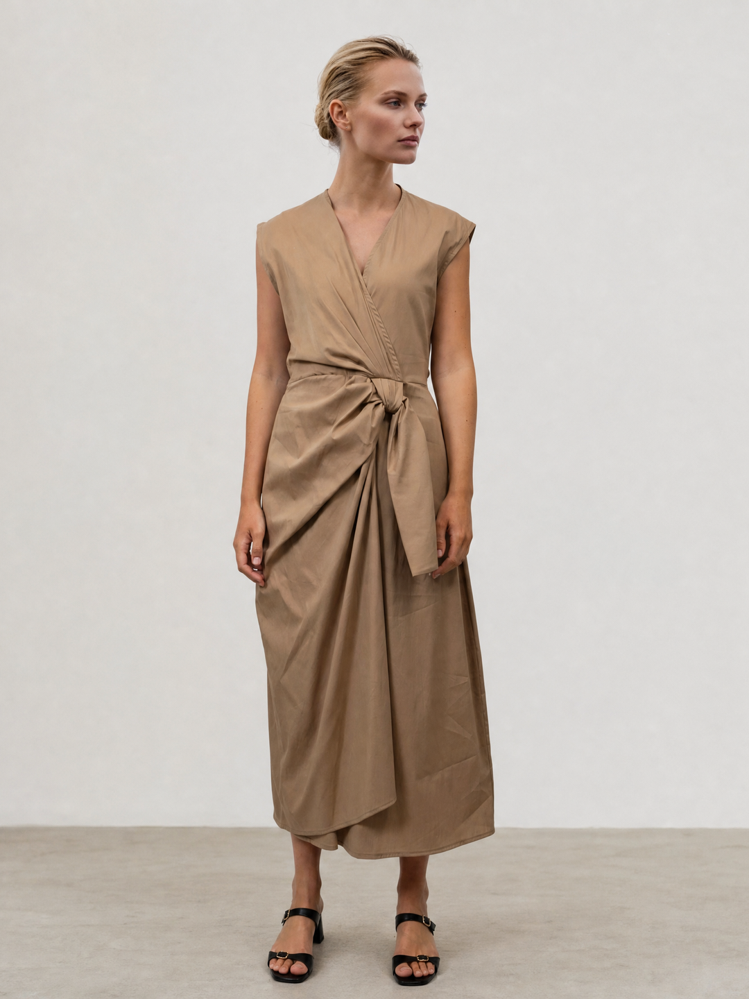 Robe sans manches structurée à taille nouée TDM28526