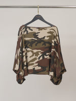 Charger l'image dans la galerie, Top camouflage fluide à manches oversize TDM28126-2
