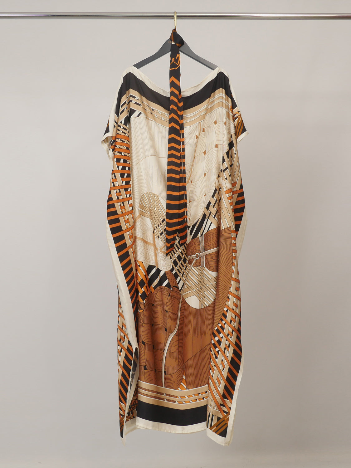 Robe satinée fluide imprimée avec ceinture kd7850vs