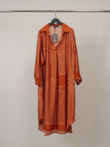Robe chemise satinée à imprimé graphique KD9578VS-29