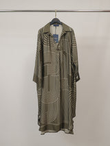 Robe chemise satinée à imprimé graphique KD9578VS-29