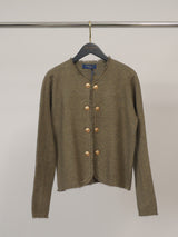 Gilet court en maille à boutons dorés et bords effilochés HY12970