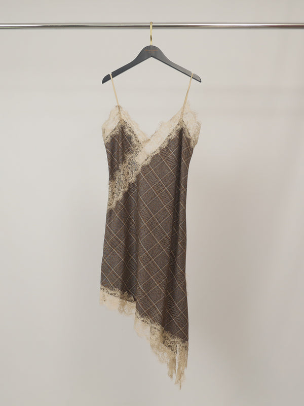 Robe asymétrique à dentelle – MF56742