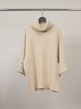 Pull oversize à col roulé et manches à boutons – HY25079
