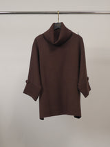 Pull oversize à col roulé et manches à boutons – HY25079