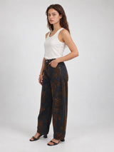 Pantalon large effet délavé à imprimé fleuri – PF5461