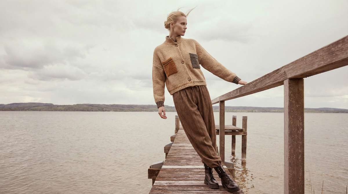 Scene_aesthetic_a_cinematic_dock_extending_over_a_calm_lake_under_an_overcast_sky