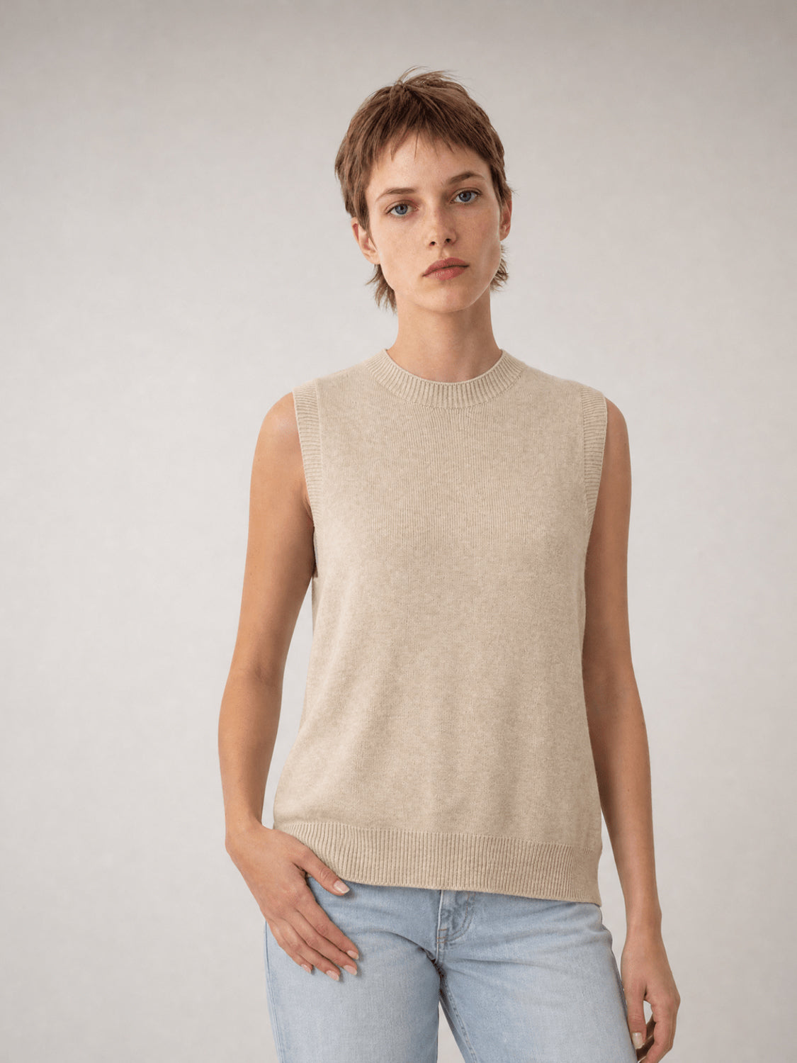 Pull fluide sans manches à fentes YF570190