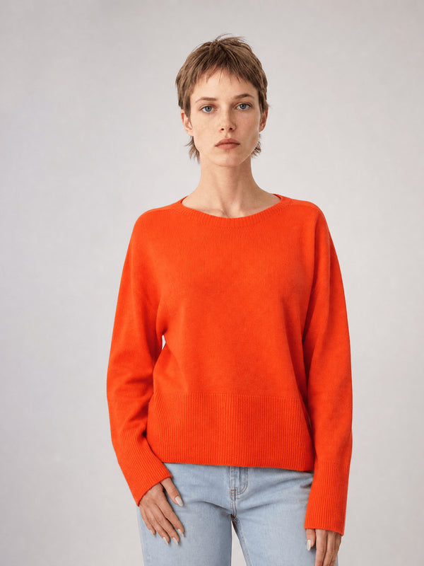 Pull en maille souple à col rond et bas côtelé YF570294