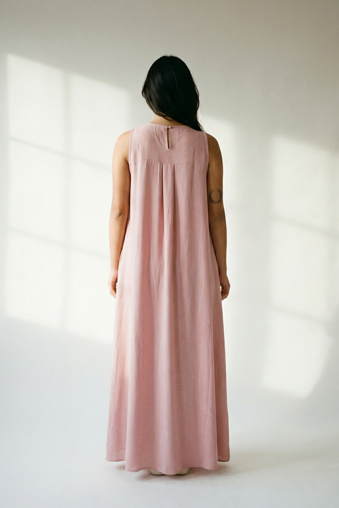 Sleeveless flowing maxi dress CJY3266