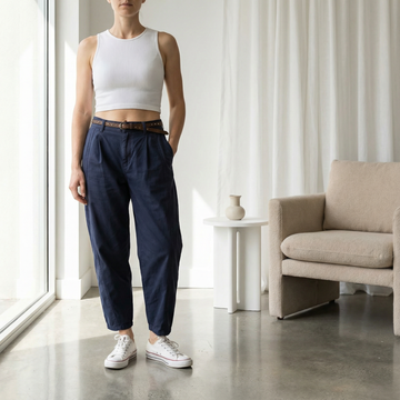 Pantalon taille haute avec ceinture cloutée CVA825632