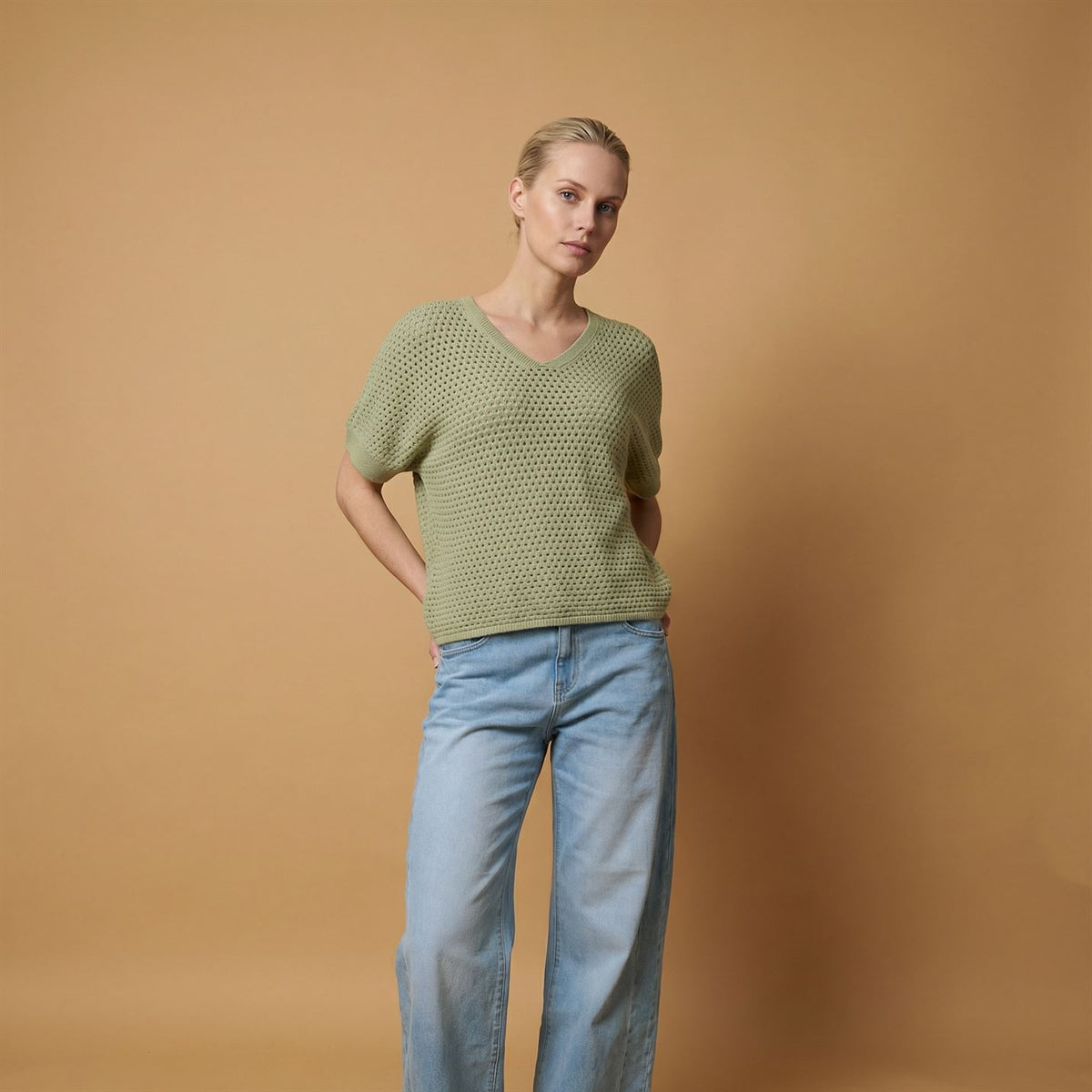 Pull manches courtes maille ajourée yf570904